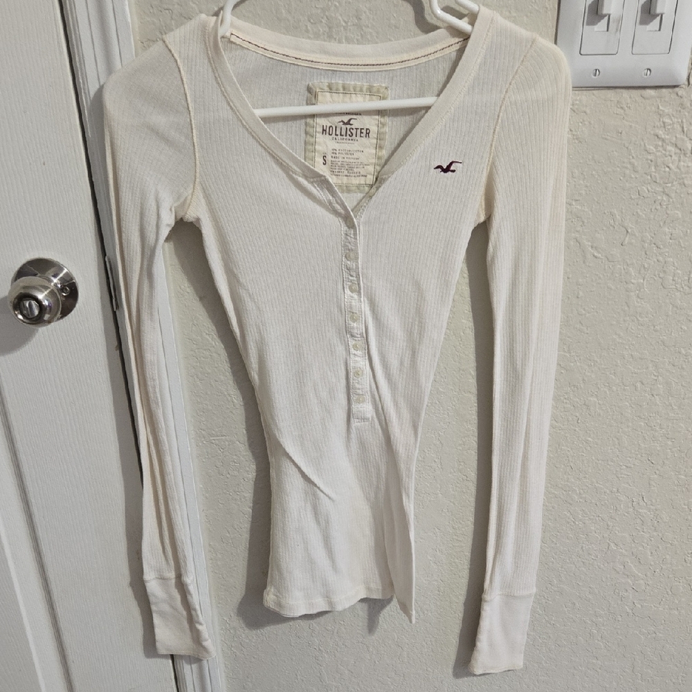 Hollister Women's Cream Button Down Shirt size small